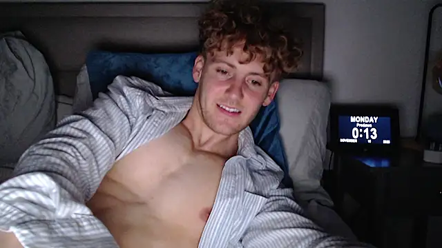 Snapshot of DominantAlex18 chatting on November 10, 2025, 12:15 am DominantAlex18 online show from November 10, 2025, 12:15 am