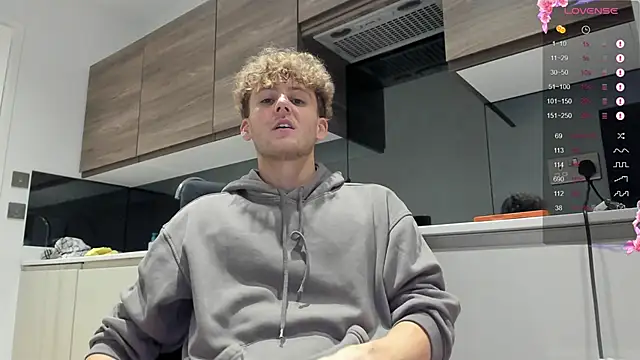 Snapshot of DominantAlex18 chatting on November 15, 2025, 8:40 am DominantAlex18 online show from November 15, 2025, 8:40 am