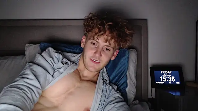 Snapshot of DominantAlex18 chatting on November 14, 2025, 3:37 pm DominantAlex18 online show from November 14, 2025, 3:37 pm