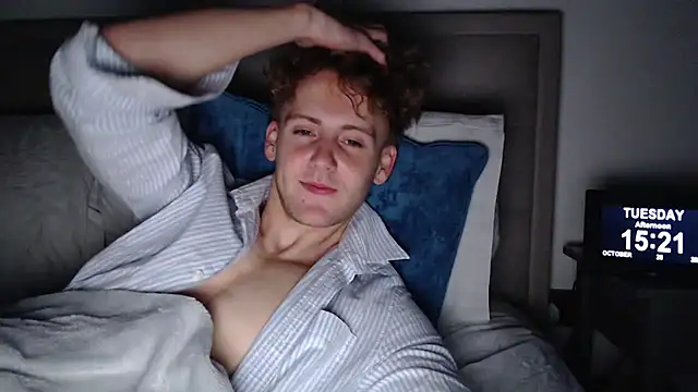 Snapshot of DominantAlex18 chatting on October 28, 2025, 3:22 pm DominantAlex18 online show from October 28, 2025, 3:22 pm