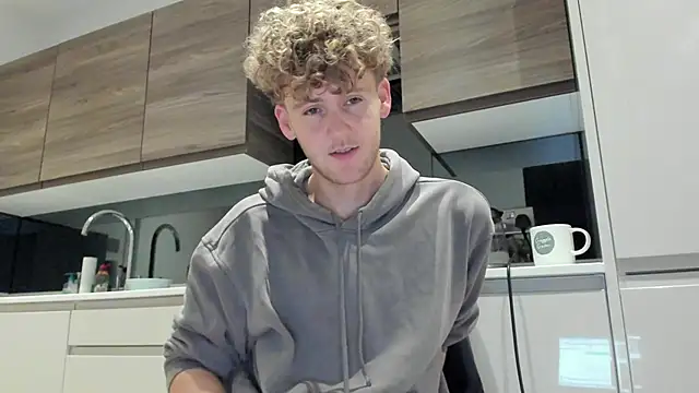 Snapshot of DominantAlex18 chatting on November 17, 2025, 6:06 am DominantAlex18 online show from November 17, 2025, 6:06 am