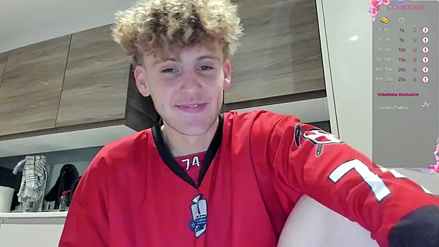 Snapshot of DominantAlex18 chatting on December 4, 2025, 8:52 pm DominantAlex18 online show from December 4, 2025, 8:52 pm