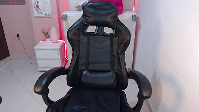 Cherrykissxx online show from October 4, 2025, 6:37 am