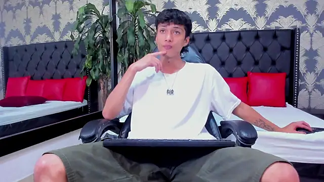 Lean Portman online show from April 22, 2026, 2:57 pm