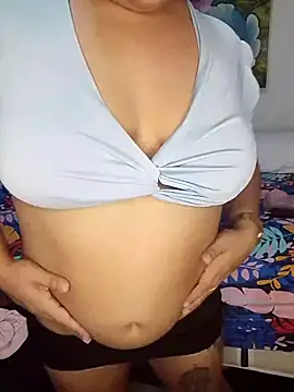 Snapshot of Angelly_ricura chatting on April 23, 2026, 7:15 am Angelly ricura online show from April 23, 2026, 7:15 am