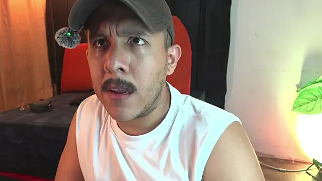 Snapshot of Misterjhons2 chatting on April 9, 2026, 1:40 am Misterjhons2 online show from April 9, 2026, 1:40 am