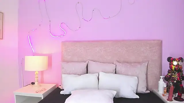 EmaRae1499 online show from November 27, 2025, 7:47 pm