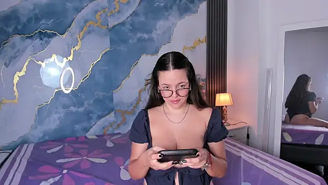 Snapshot of KateMoorex chatting on November 12, 2025, 11:58 am KateMoorex online show from November 12, 2025, 11:58 am