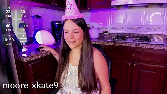 Snapshot of KateMoorex chatting on November 4, 2025, 12:20 pm KateMoorex online show from November 4, 2025, 12:20 pm