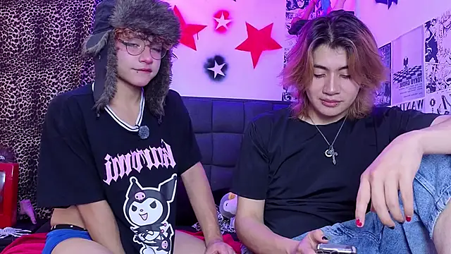 Snapshot of Vamps_Lovers chatting on December 2, 2025, 5:58 pm Vamps Lovers online show from December 2, 2025, 5:58 pm