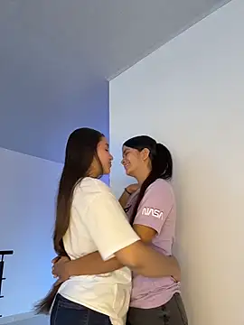 Snapshot of Ashley_and_Zoe chatting on February 1, 2026, 5:22 pm Ashley and Zoe online show from February 1, 2026, 5:22 pm