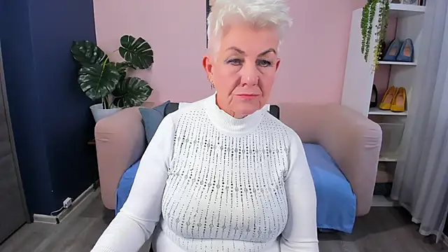 Snapshot of HotandMature chatting on November 5, 2025, 8:17 am HotandMature online show from November 5, 2025, 8:17 am