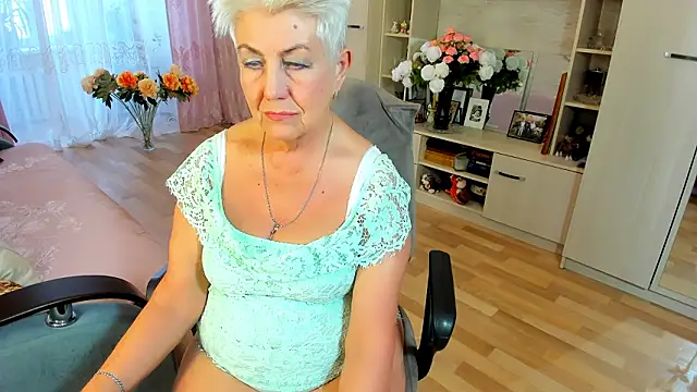 HotandMature online show from March 5, 2026, 9:17 am