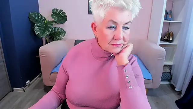 Snapshot of HotandMature chatting on February 24, 2025, 8:27 am HotandMature online show from February 24, 2025, 8:27 am