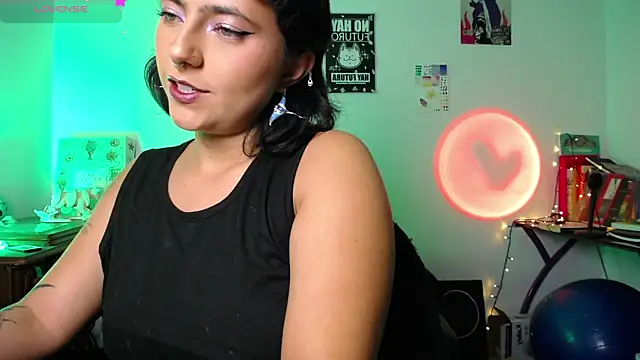 Snapshot of AlmaNanax chatting on October 10, 2025, 7:09 am AlmaNanax online show from October 10, 2025, 7:09 am