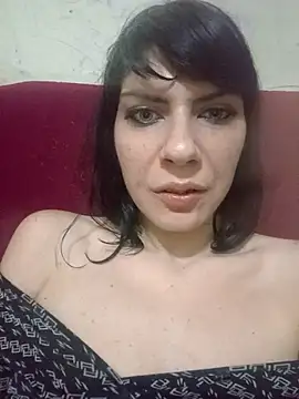 Snapshot of Lea9816 chatting on October 18, 2025, 4:47 am Lea9816 online show from October 18, 2025, 4:47 am