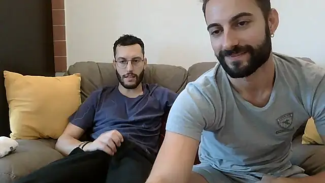 Amicisegreti online show from November 22, 2025, 1:10 pm