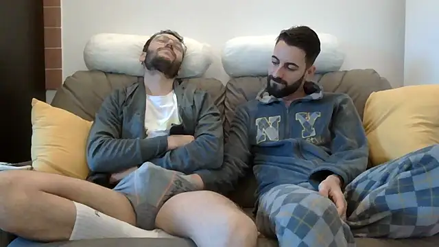 Amicisegreti online show from March 31, 2026, 5:42 am