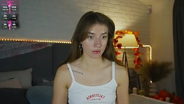 Snapshot of SweetVikki chatting on October 25, 2025, 7:03 pm SweetVikki online show from October 25, 2025, 7:03 pm