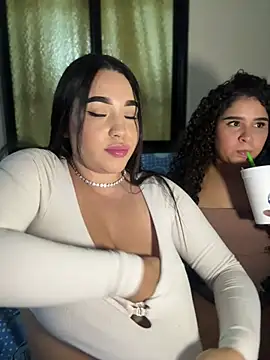 SofiaWildee online show from June 12, 2026, 4:32 am
