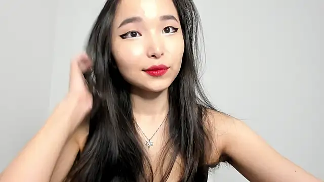 Soyun Mia online show from December 18, 2025, 1:15 pm