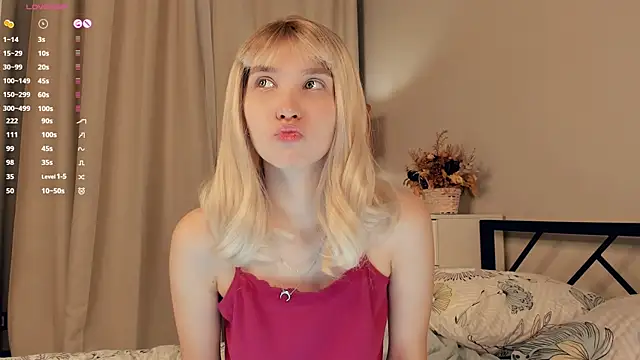 Snapshot of ErinBissonnette chatting on November 8, 2025, 7:39 pm ErinBissonnette online show from November 8, 2025, 7:39 pm