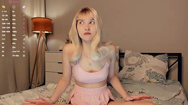 Snapshot of ErinBissonnette chatting on November 7, 2025, 8:24 pm ErinBissonnette online show from November 7, 2025, 8:24 pm