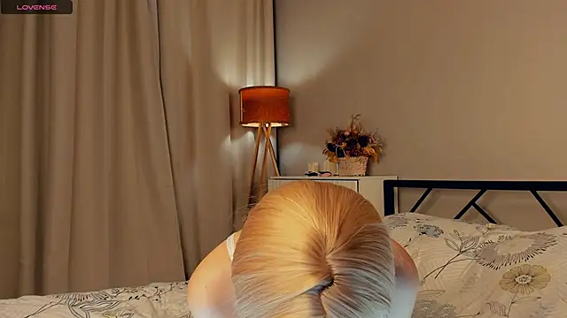 Snapshot of ErinBissonnette chatting on November 9, 2025, 7:51 pm ErinBissonnette online show from November 9, 2025, 7:51 pm