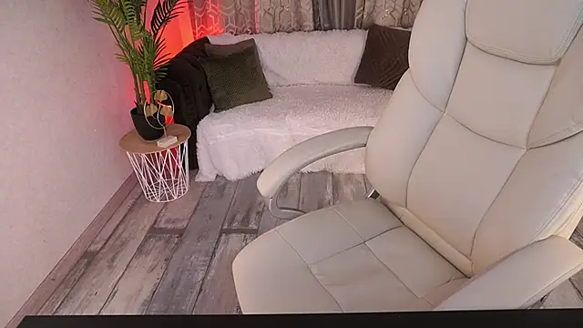 Snapshot of LioraFox chatting on March 26, 2026, 7:17 am LioraFox online show from March 26, 2026, 7:17 am