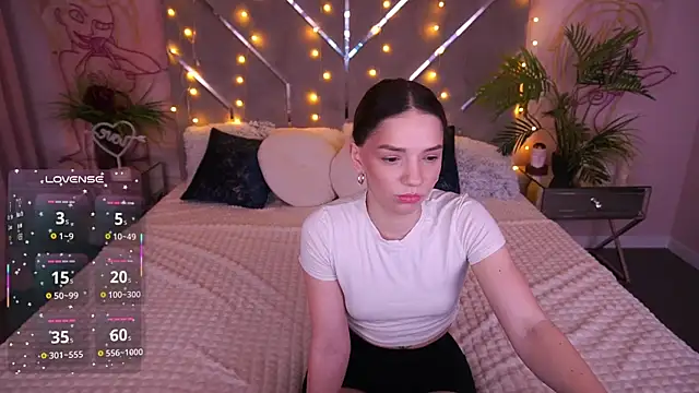 MirielleNymph online show from March 25, 2026, 1:43 pm