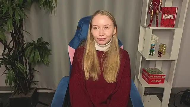 JulieGreen online show from November 2, 2025, 12:43 pm