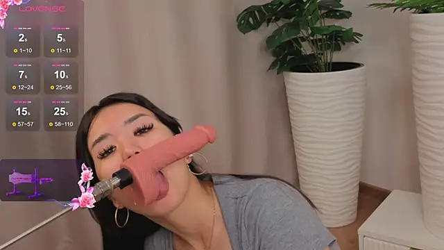 Snapshot of HellyPolly chatting on October 6, 2025, 11:49 pm HellyPolly online show from October 6, 2025, 11:49 pm