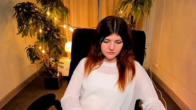 KristinMartin online show from November 11, 2025, 3:40 pm