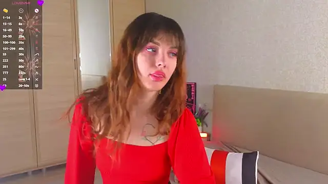 Snapshot of LisaDrake chatting on December 5, 2025, 7:12 pm LisaDrake online show from December 5, 2025, 7:12 pm