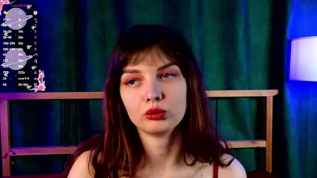 Snapshot of LisaDrake chatting on December 14, 2025, 8:03 pm LisaDrake online show from December 14, 2025, 8:03 pm