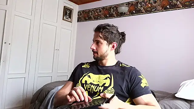 Snapshot of Axel-Cr0ss chatting on November 12, 2025, 8:34 pm Axel-Cr0ss online show from November 12, 2025, 8:34 pm