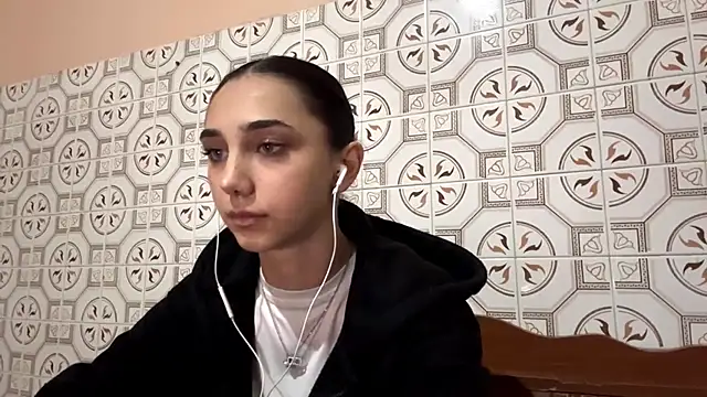 Snapshot of LinaMour chatting on November 1, 2025, 10:14 pm LinaMour online show from November 1, 2025, 10:14 pm