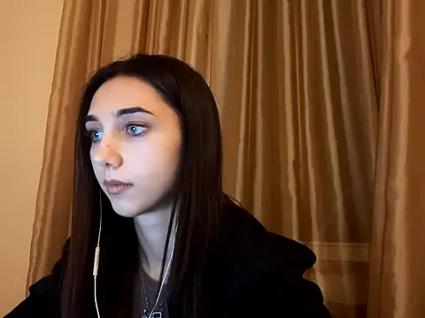 Snapshot of LinaMour chatting on September 21, 2025, 11:10 pm LinaMour online show from September 21, 2025, 11:10 pm