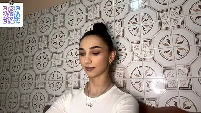 LinaMour online show from December 2, 2025, 10:22 pm