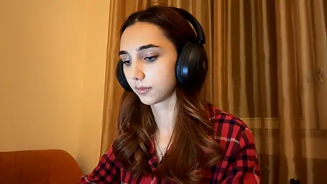 Snapshot of LinaMour chatting on September 17, 2025, 10:23 pm LinaMour online show from September 17, 2025, 10:23 pm