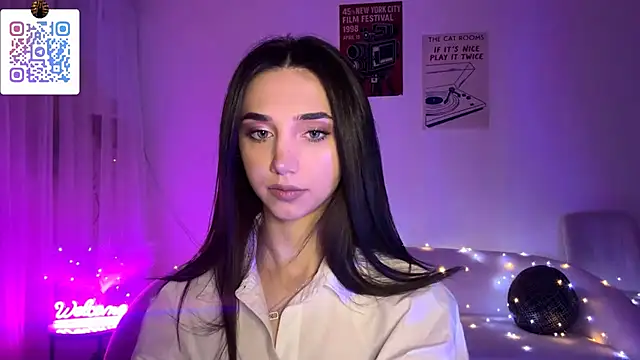 LinaMour online show from March 31, 2026, 10:23 pm