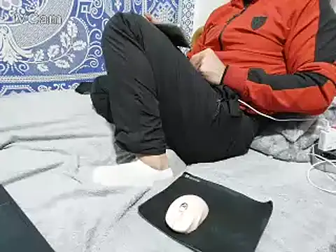 yazinyazin1 online show from February 14, 2026, 2:50 pm