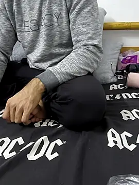 yazinyazin1 online show from November 13, 2025, 2:04 am