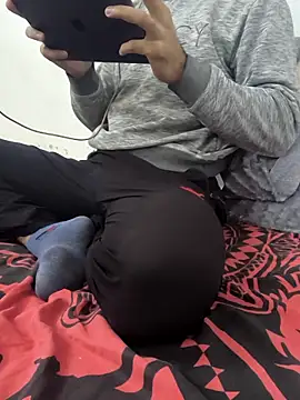 yazinyazin1 online show from November 8, 2025, 11:36 am