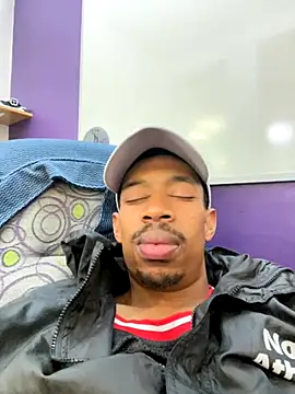 Snapshot of fitsexyman chatting on September 9, 2025, 12:36 pm fitsexyman online show from September 9, 2025, 12:36 pm