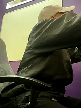 Snapshot of fitsexyman chatting on October 20, 2025, 2:39 pm fitsexyman online show from October 20, 2025, 2:39 pm