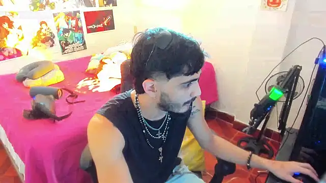 LovexJuxn  online show from December 17, 2025, 4:34 pm