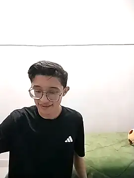 SantiagoRusso18 online show from January 14, 2026, 3:59 pm