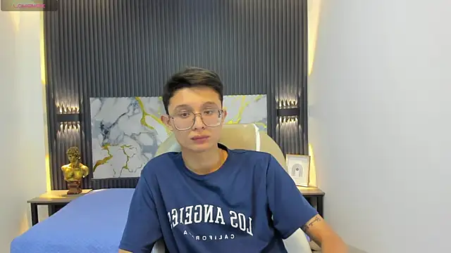 SantiagoRusso18 online show from September 28, 2025, 12:12 pm