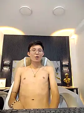 SantiagoRusso18 online show from October 7, 2025, 3:24 pm